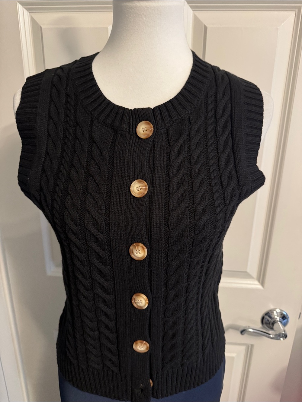 Evereve Black NEVER WORNSleeveless Cable Knit Button-Front Vest